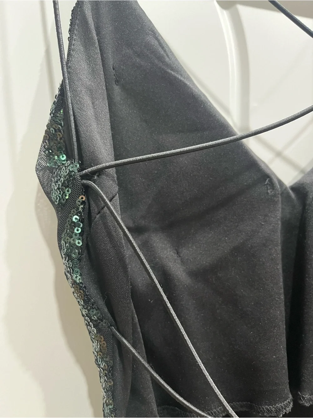 Windsor strappy neck